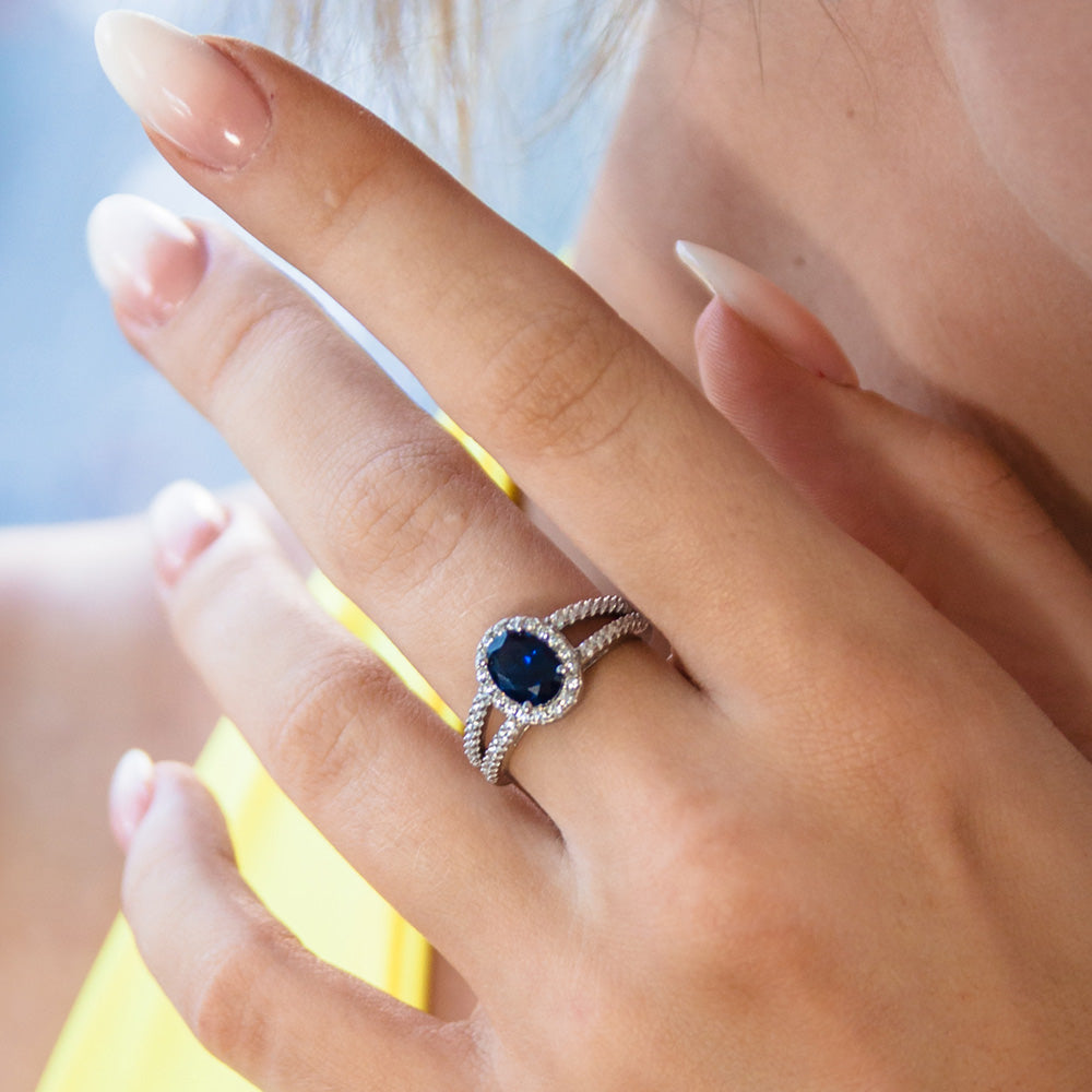 GEORGINI AURORA GLORY SAPPHIRE SILVER RING - MODEL VIEW